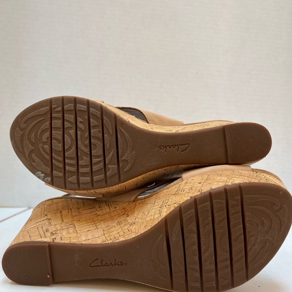 Clarks Collection Women's Beige Suede Ankle Strap Open Toe Wedge Sandals Size 9M - Picture 5 of 8
